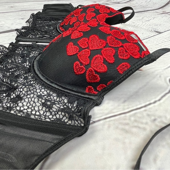 Black lace red hearts wired bralette - Picture 3 of 13